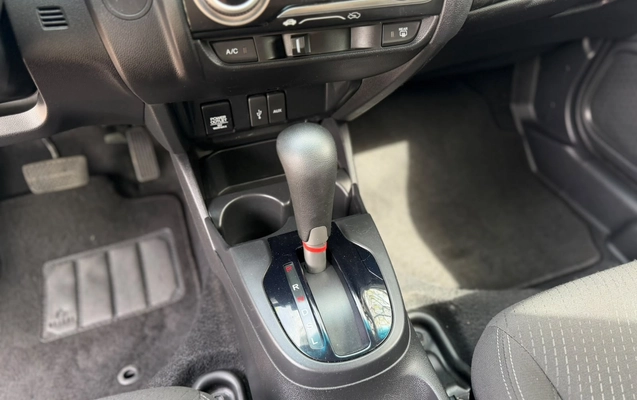 imagem-https://www.socarrao.com.br/sc-vehicle-images-prod/4434957/1792788910660-2b63334f-3dba-4523-97b4-eef8e34f4f73.jpg