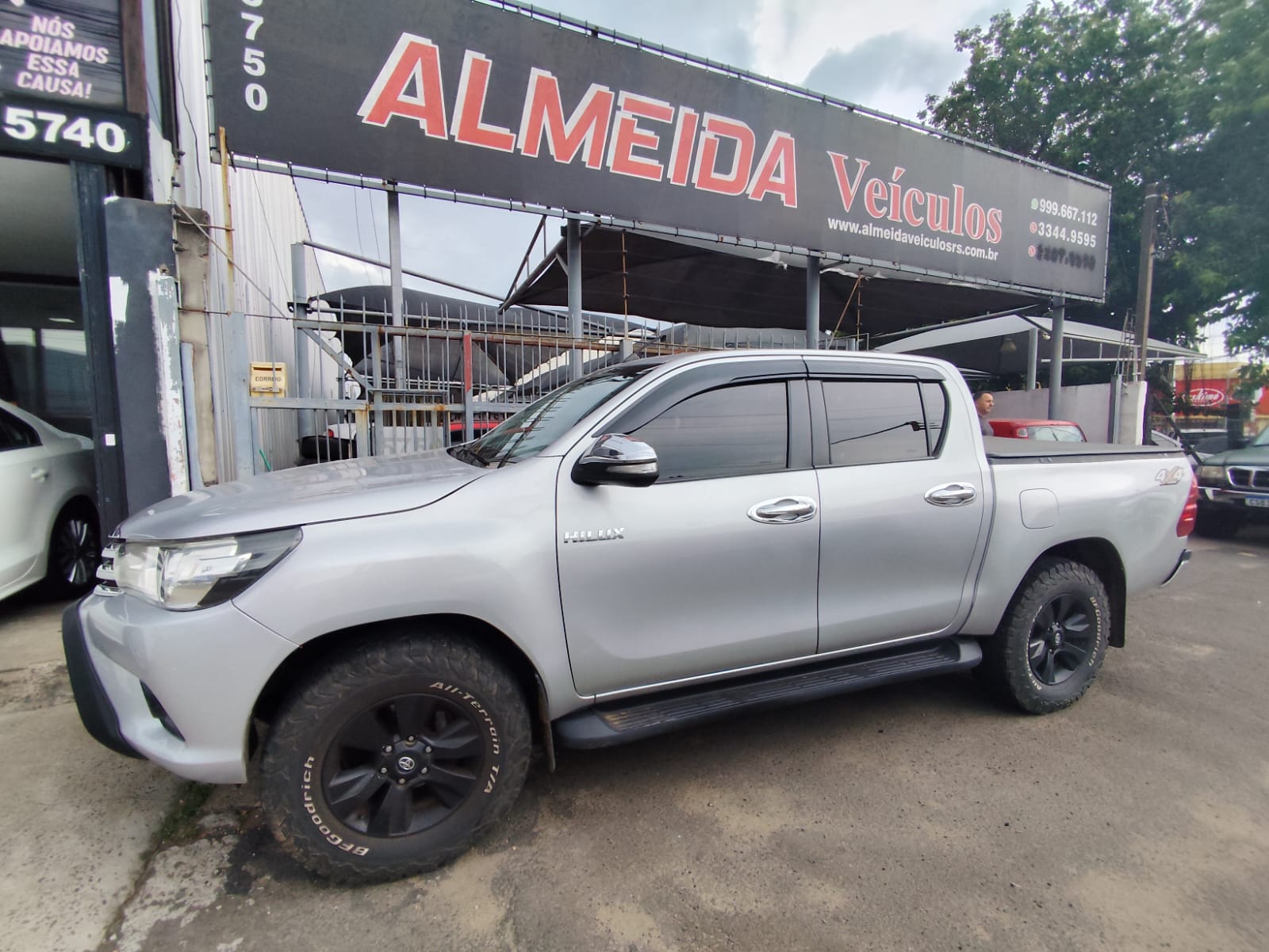 Toyota Hilux CD SRV 4x4 2.8 TDI Diesel Aut. na cor Cinza no Porto Alegre / RS - 44352