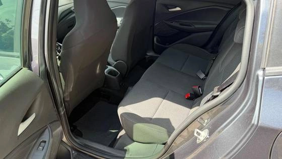 imagem-https://www.socarrao.com.br/sc-vehicle-images-prod/4435212/1792787439133-chevrolet-onix-1.0-flex-plus-lt-manual-wmimagem16573428786.jpg