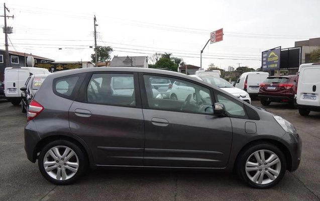 imagem-https://www.socarrao.com.br/sc-vehicle-images-prod/4435260/1792787848575-8472622_5_B_8d1796b860.jpeg