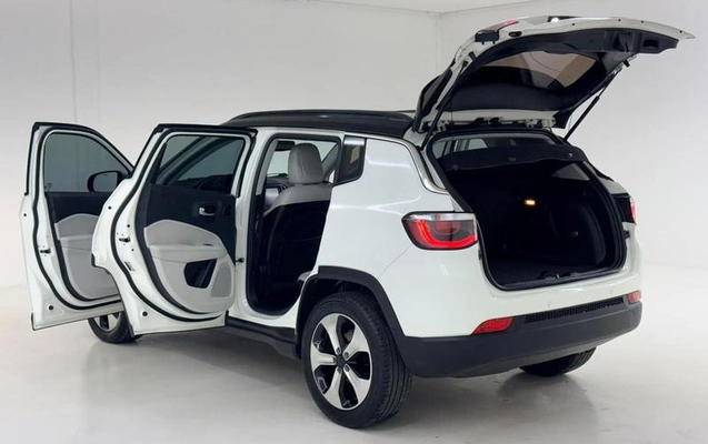 imagem-https://www.socarrao.com.br/sc-vehicle-images-prod/4435592/1792790048520-8581401_8_B_0d263a4321.jpeg