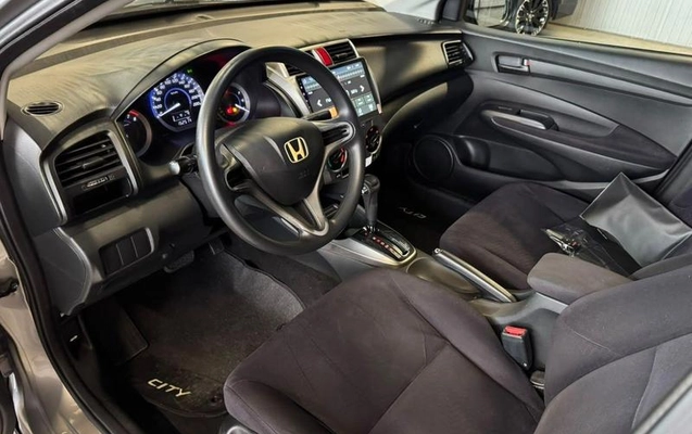 imagem-https://www.socarrao.com.br/sc-vehicle-images-prod/4436399/1792793812809-8602400_3_B_c04d861495.jpeg