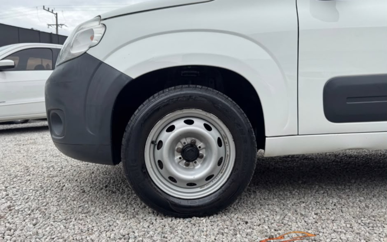 imagem-https://www.socarrao.com.br/sc-vehicle-images-prod/4436887/1792798178135-MTEuanBlZw.jpeg