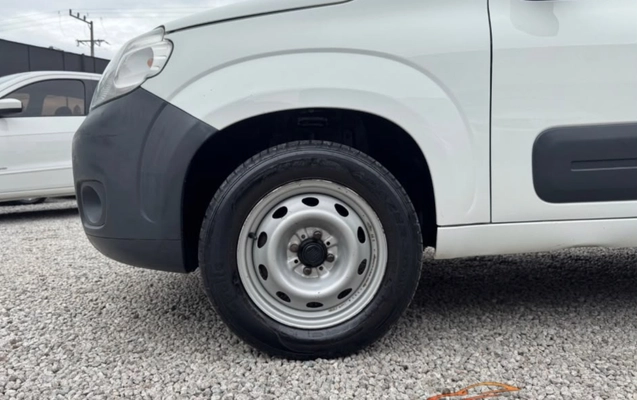 imagem-https://www.socarrao.com.br/sc-vehicle-images-prod/4436887/1792798178135-MTEuanBlZw.jpeg