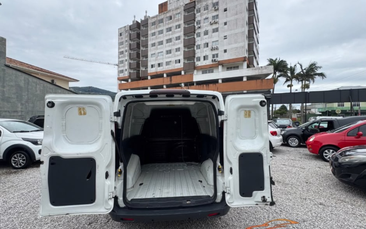 imagem-https://www.socarrao.com.br/sc-vehicle-images-prod/4436887/1792798178448-MTUuanBlZw.jpeg