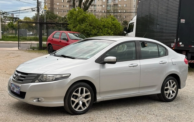 imagem-https://www.socarrao.com.br/sc-vehicle-images-prod/4437527/1792804711289-d57a672e-1e1d-485b-ba88-8f253d049d7f.jpg