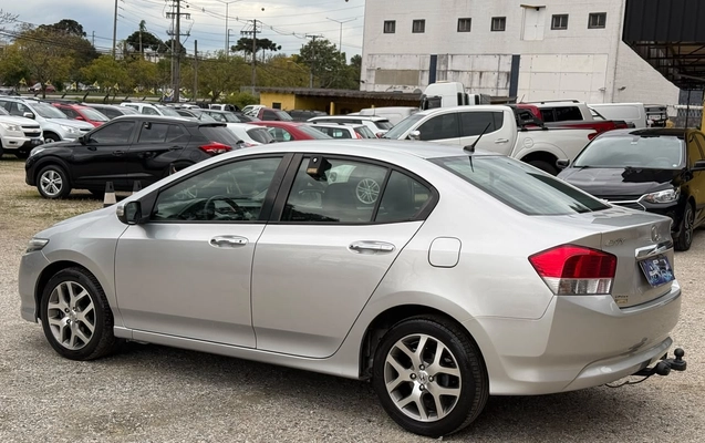 imagem-https://www.socarrao.com.br/sc-vehicle-images-prod/4437527/1792804711295-6bb3b271-462b-4f8b-a6c9-b58b0fce02d4.jpg