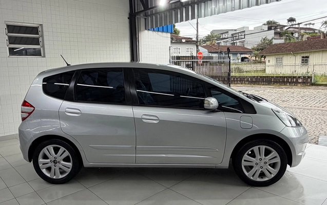 imagem-https://www.socarrao.com.br/sc-vehicle-images-prod/4441076/1792841108189-SU1HXzcyMzQuanBlZw.jpeg