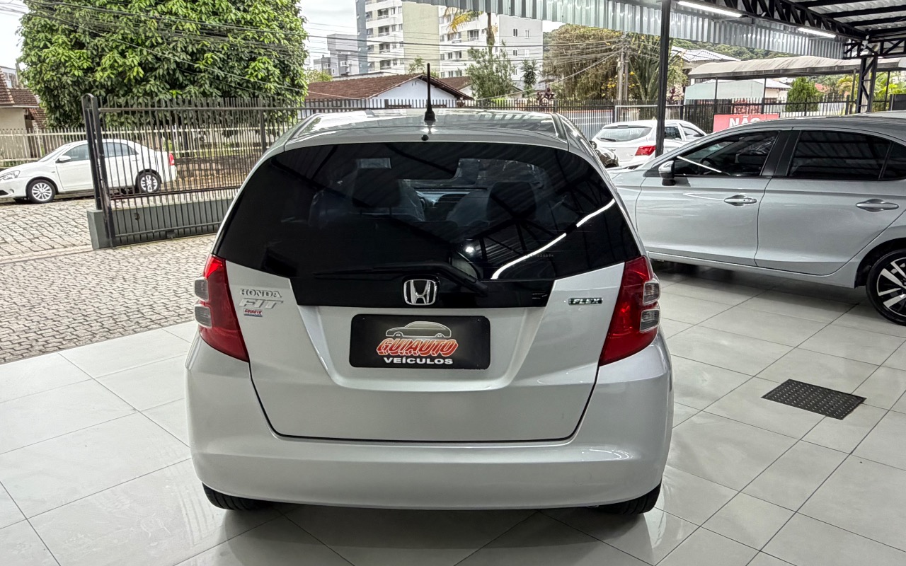 imagem-https://www.socarrao.com.br/sc-vehicle-images-prod/4441076/1792841108394-SU1HXzcyMzcuanBlZw.jpeg