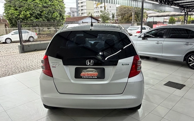 imagem-https://www.socarrao.com.br/sc-vehicle-images-prod/4441076/1792841108394-SU1HXzcyMzcuanBlZw.jpeg