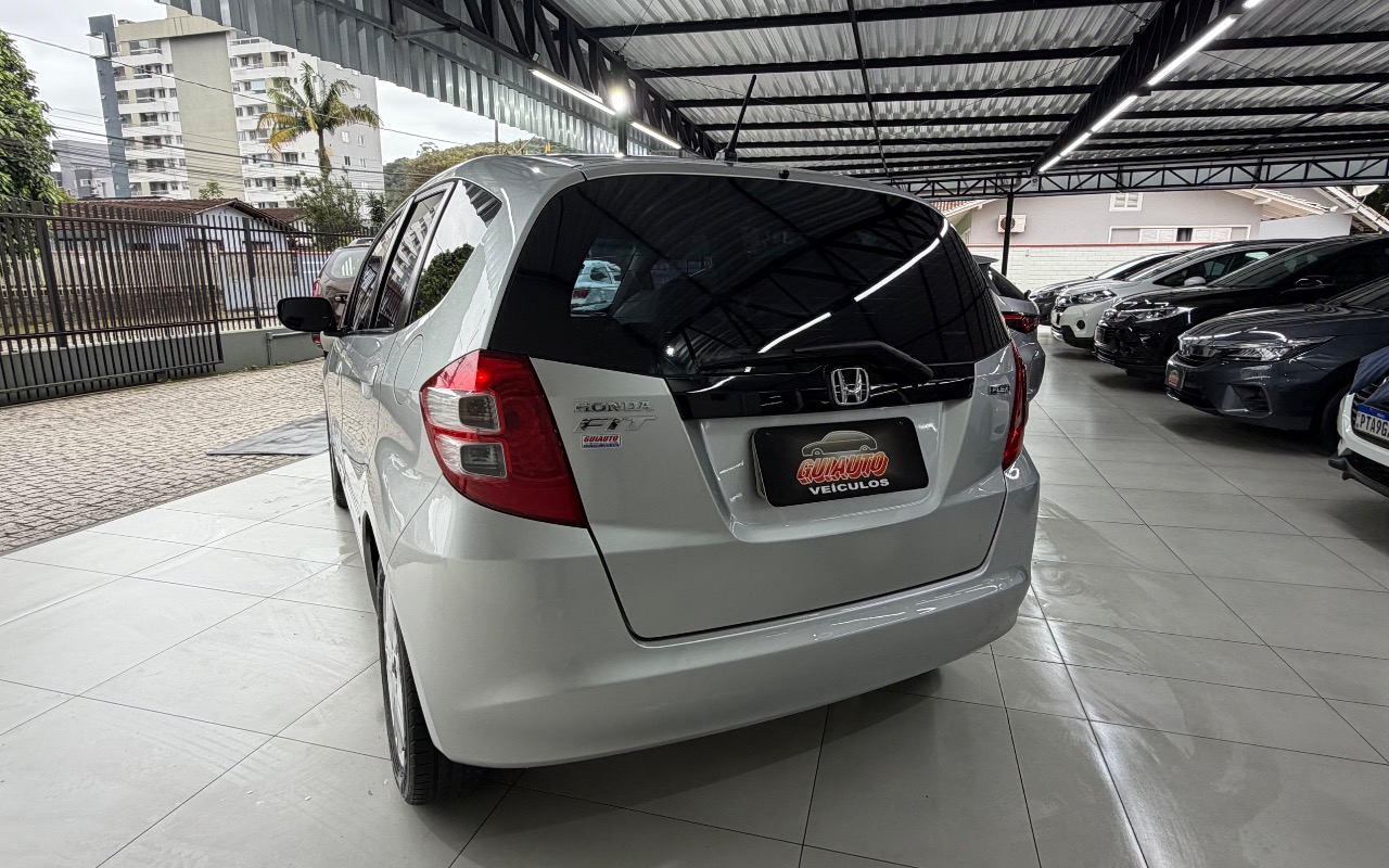 imagem-https://www.socarrao.com.br/sc-vehicle-images-prod/4441076/1792841108535-SU1HXzcyMzguanBlZw.jpeg