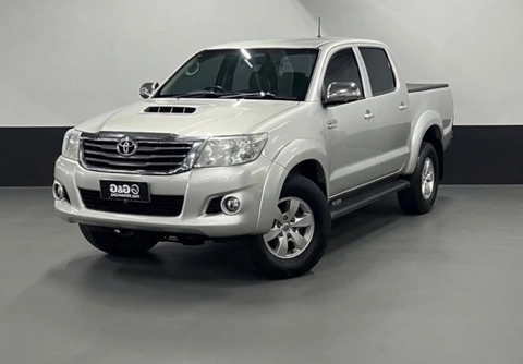 Toyota Hilux 2014 Prata — foto 1 de 3