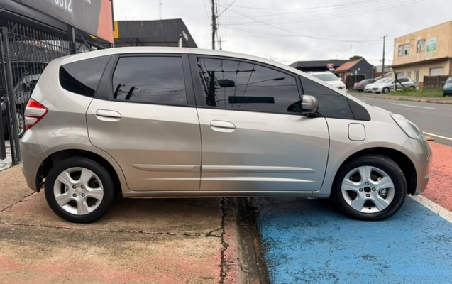 imagem-https://www.socarrao.com.br/sc-vehicle-images-prod/4441192/1792846873747-7m9inGWwqVsFDgkckKRB0zP9oYCEef9v.jpg