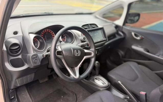 imagem-https://www.socarrao.com.br/sc-vehicle-images-prod/4441192/1792846873759-zG6mqXVVwsYThqo4kTMZZeD0XwWPPTgQ.jpg