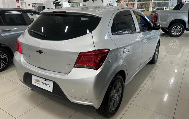 imagem-https://www.socarrao.com.br/sc-vehicle-images-prod/4441205/1792884843696-b64b9855-532c-4cad-94bc-0fc7f359285720261024094931.jpeg