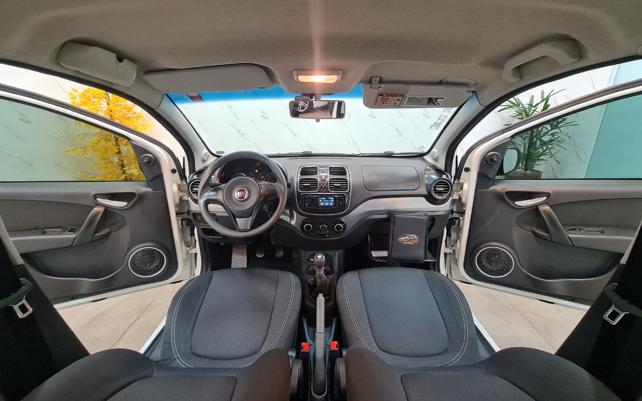 imagem-https://www.socarrao.com.br/sc-vehicle-images-prod/4441290/1792849830722-MjAyNjEwMjNfMTgwMjI0LmpwZw.jpg