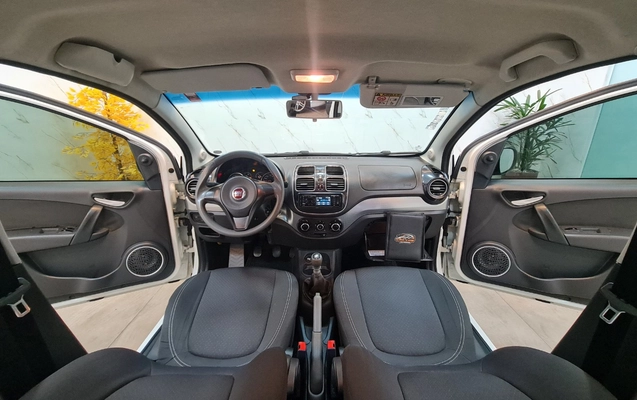 imagem-https://www.socarrao.com.br/sc-vehicle-images-prod/4441290/1792849830722-MjAyNjEwMjNfMTgwMjI0LmpwZw.jpg