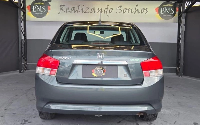 imagem-https://www.socarrao.com.br/sc-vehicle-images-prod/4441426/1793039470545-8580472_7_B_8b4591bfc7.jpeg