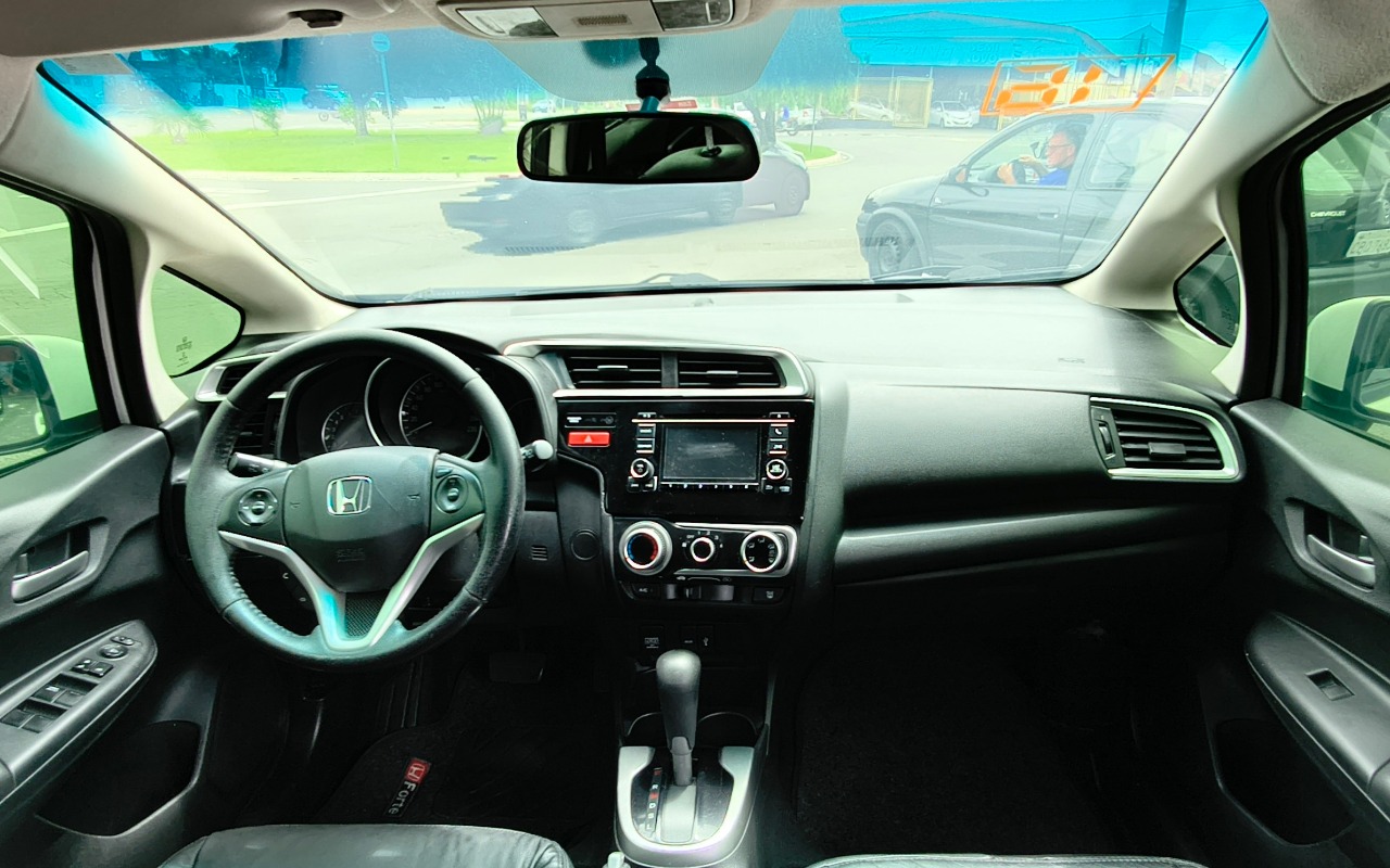 imagem-https://www.socarrao.com.br/sc-vehicle-images-prod/4441483/1792856217650-SU1HXzIwMjYxMDI0XzExMDIwMDAyNV9IRFIuanBn.jpg
