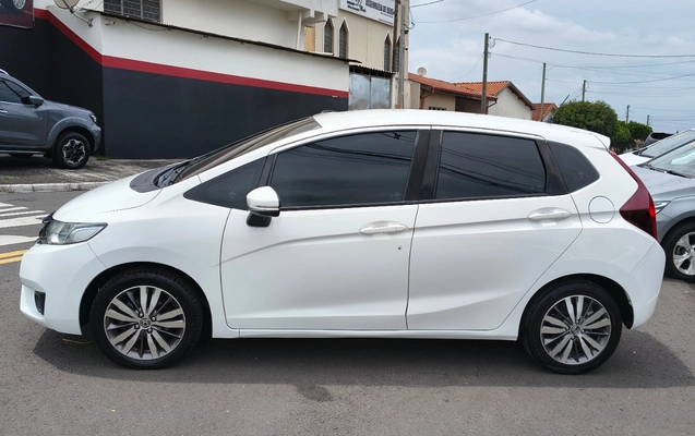 imagem-https://www.socarrao.com.br/sc-vehicle-images-prod/4441483/1792856217912-SU1HXzIwMjYxMDI0XzExMDEyNjk5OF9IRFIuanBn.jpg