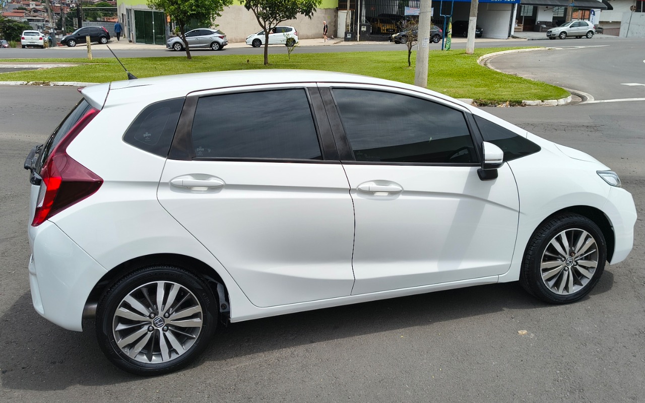 imagem-https://www.socarrao.com.br/sc-vehicle-images-prod/4441483/1792856217968-SU1HXzIwMjYxMDI0XzExMDE0MTkwMV9IRFIuanBn.jpg