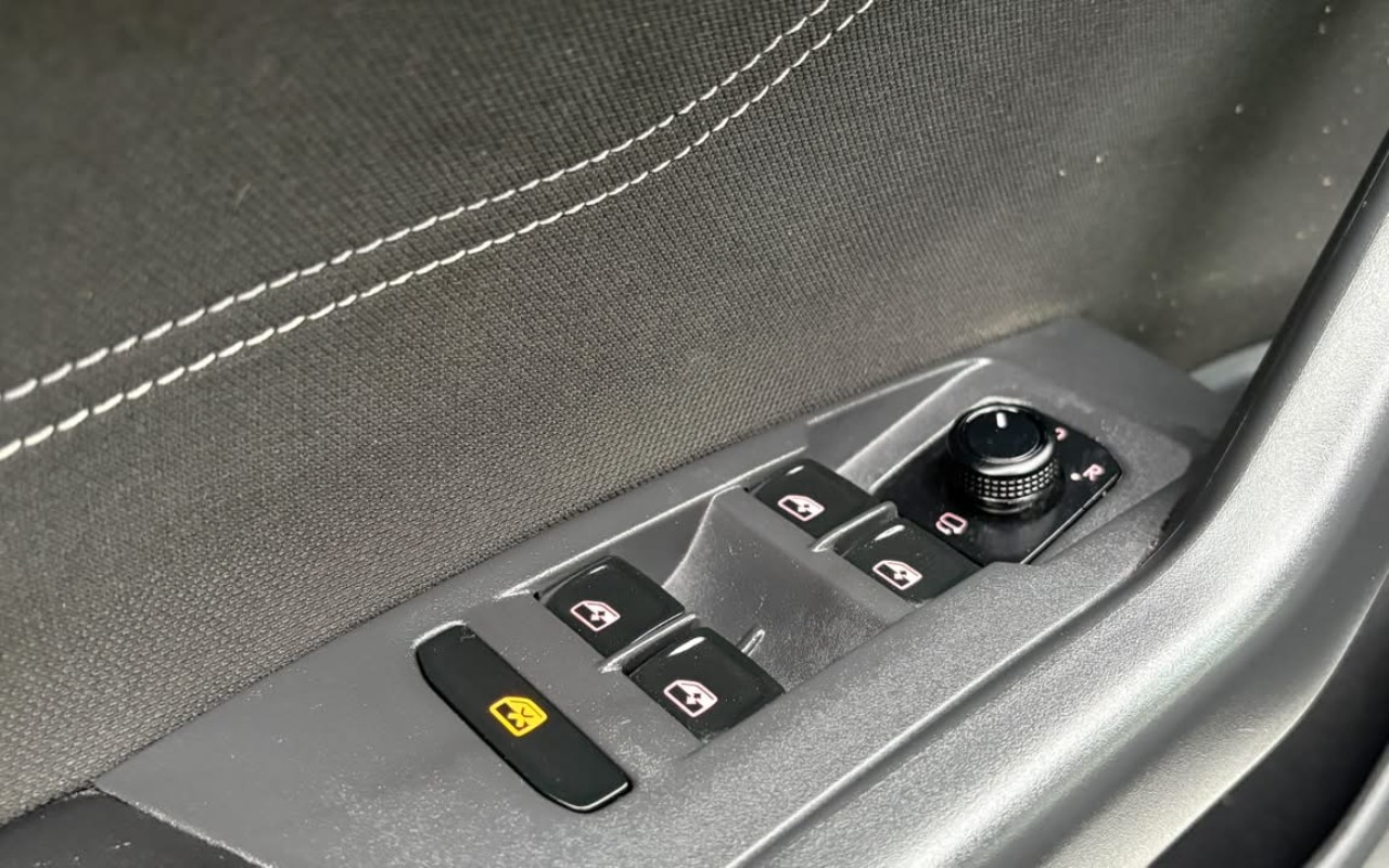 imagem-https://www.socarrao.com.br/sc-vehicle-images-prod/4441561/1792858625639-V2hhdHNBcHAgSW1hZ2UgMjAyNi0xMC0yNCBhdCAxMi4zMC4yNy5qcGVn.jpeg
