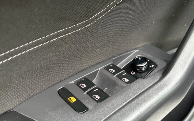 imagem-https://www.socarrao.com.br/sc-vehicle-images-prod/4441561/1792858625639-V2hhdHNBcHAgSW1hZ2UgMjAyNi0xMC0yNCBhdCAxMi4zMC4yNy5qcGVn.jpeg