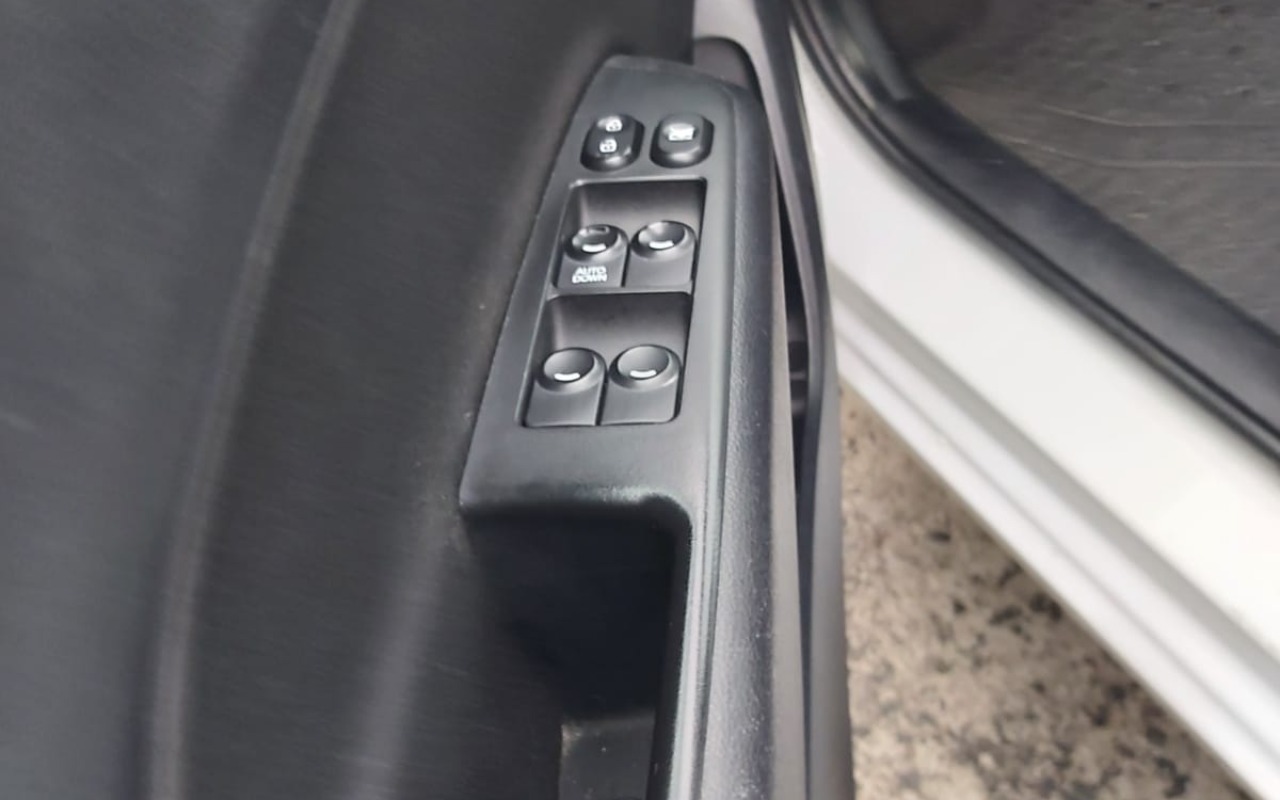 imagem-https://www.socarrao.com.br/sc-vehicle-images-prod/4441599/1792859988800-V2hhdHNBcHAgSW1hZ2UgMjAyNi0xMC0yMSBhdCAxOS4xOS41NiAoMTgpLmpwZWc.jpeg