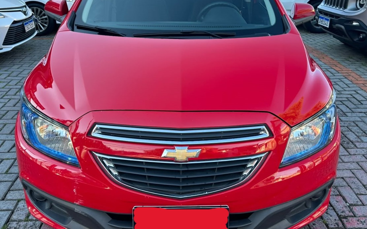 Chevrolet Onix 2014 Vermelho — foto 1 de 3