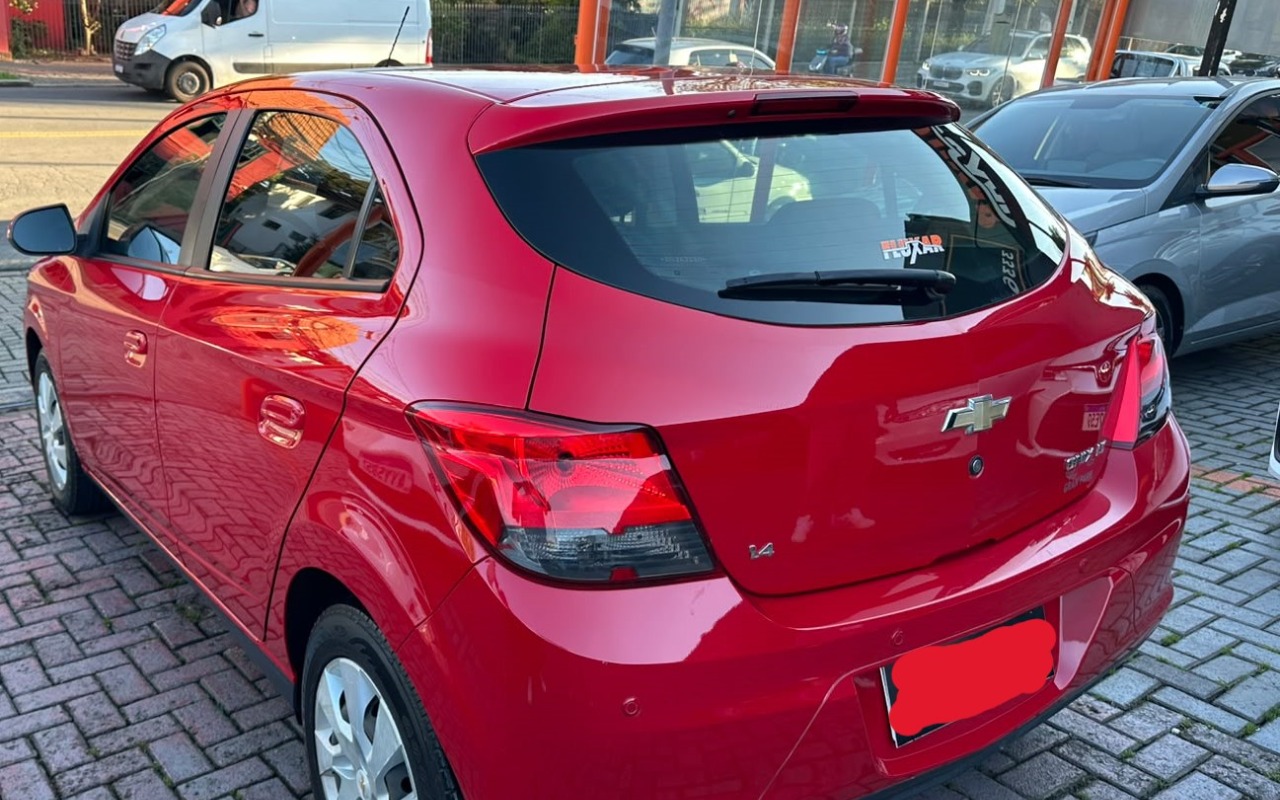 imagem-https://www.socarrao.com.br/sc-vehicle-images-prod/4441614/1792860707457-T25peCA1LmpwZWc.jpeg