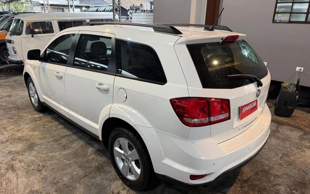 imagem-https://www.socarrao.com.br/sc-vehicle-images-prod/4441618/1792860892522-8604203_13_B_2a4ee12a6f.jpeg