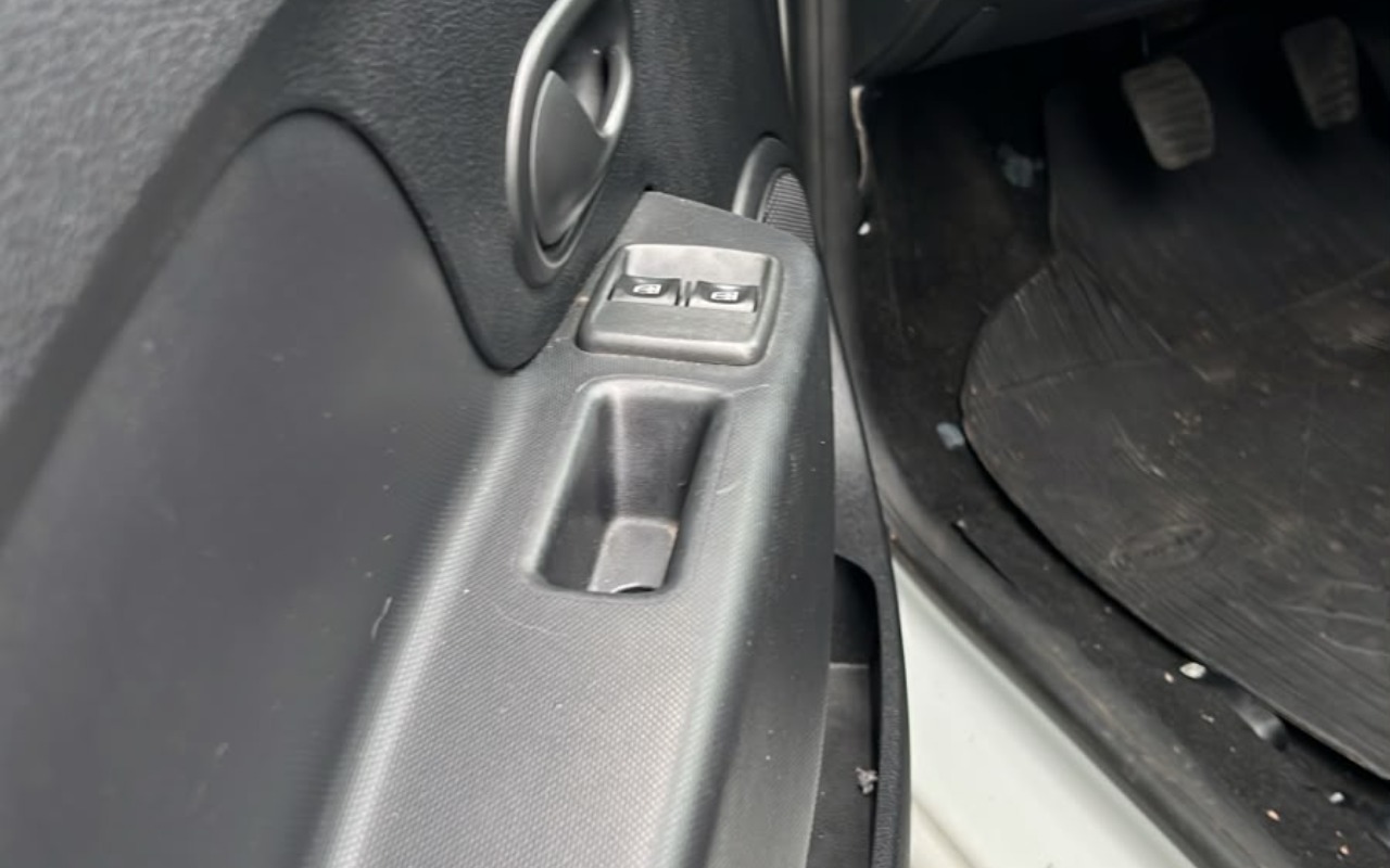 imagem-https://www.socarrao.com.br/sc-vehicle-images-prod/4441621/1792860950007-V2hhdHNBcHAgSW1hZ2UgMjAyNi0xMC0yMCBhdCAxMS41NC4xNSAoMikuanBlZw.jpeg