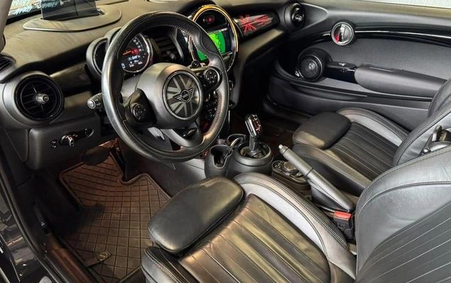 imagem-https://www.socarrao.com.br/sc-vehicle-images-prod/4441890/1792866979541-8499410_4_B_4064816c3b.jpeg