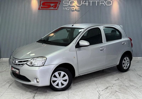 Toyota Etios 2015 Prata — foto 1 de 3