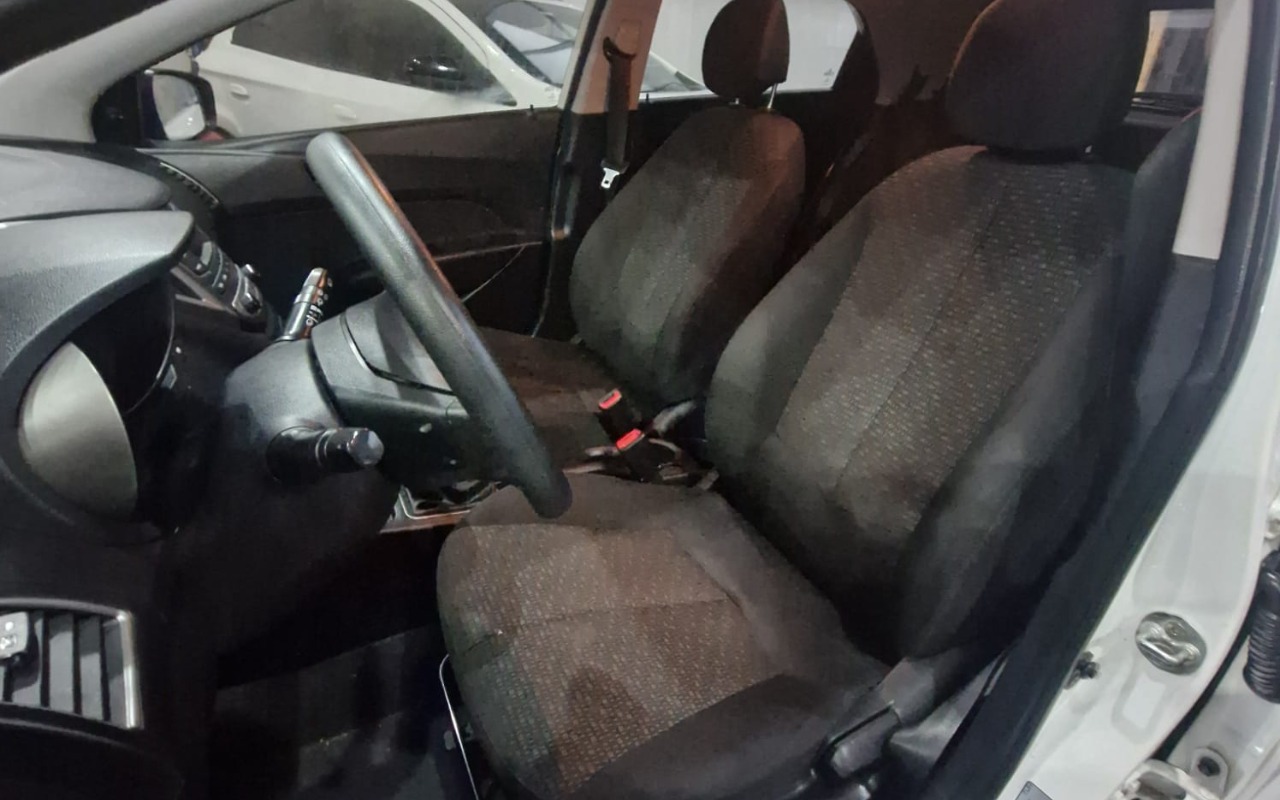 imagem-https://www.socarrao.com.br/sc-vehicle-images-prod/4442142/1792875864247-V2hhdHNBcHAgSW1hZ2UgMjAyNi0xMC0yNCBhdCAxNy41OS41NSAoNCkuanBlZw.jpeg