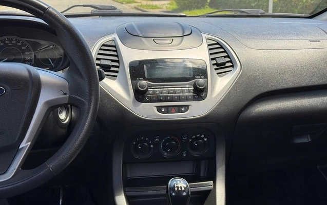 imagem-https://www.socarrao.com.br/sc-vehicle-images-prod/4442263/1792882807733-8604590_3_B_d79662e016.jpeg