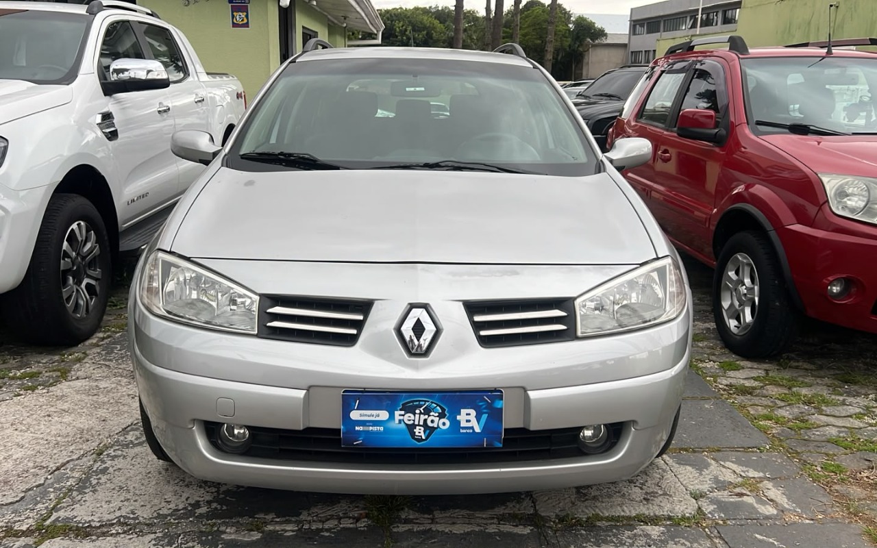 Renault Megane 2010 Prata — foto 1 de 3
