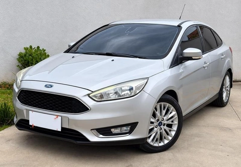 Ford Focus 2018 Prata — foto 1 de 3