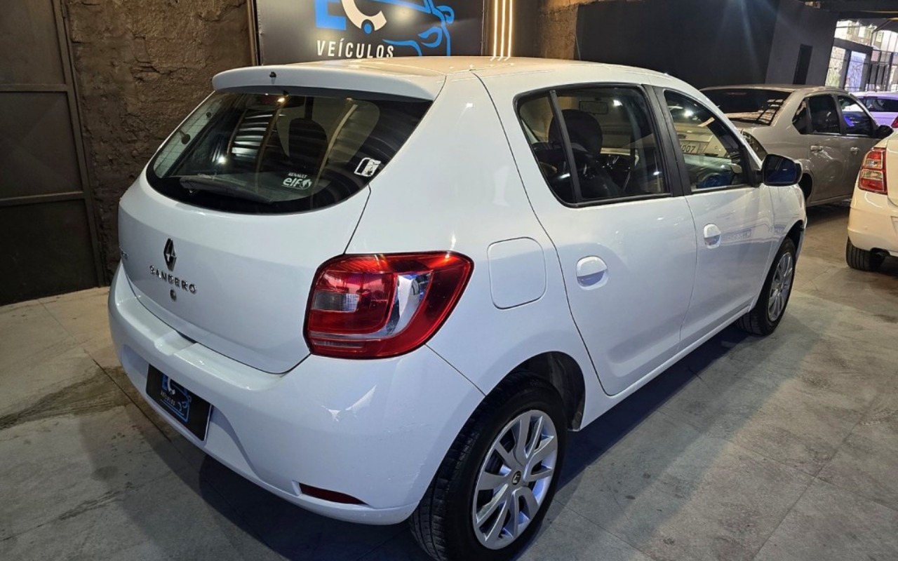 imagem-https://www.socarrao.com.br/sc-vehicle-images-prod/4450344/1793040138681-Ni01MDAxNWM4YmZkNGM3NTE0YTE4MjViZjJlNDU1Njg2Yy5qcGc.jpg