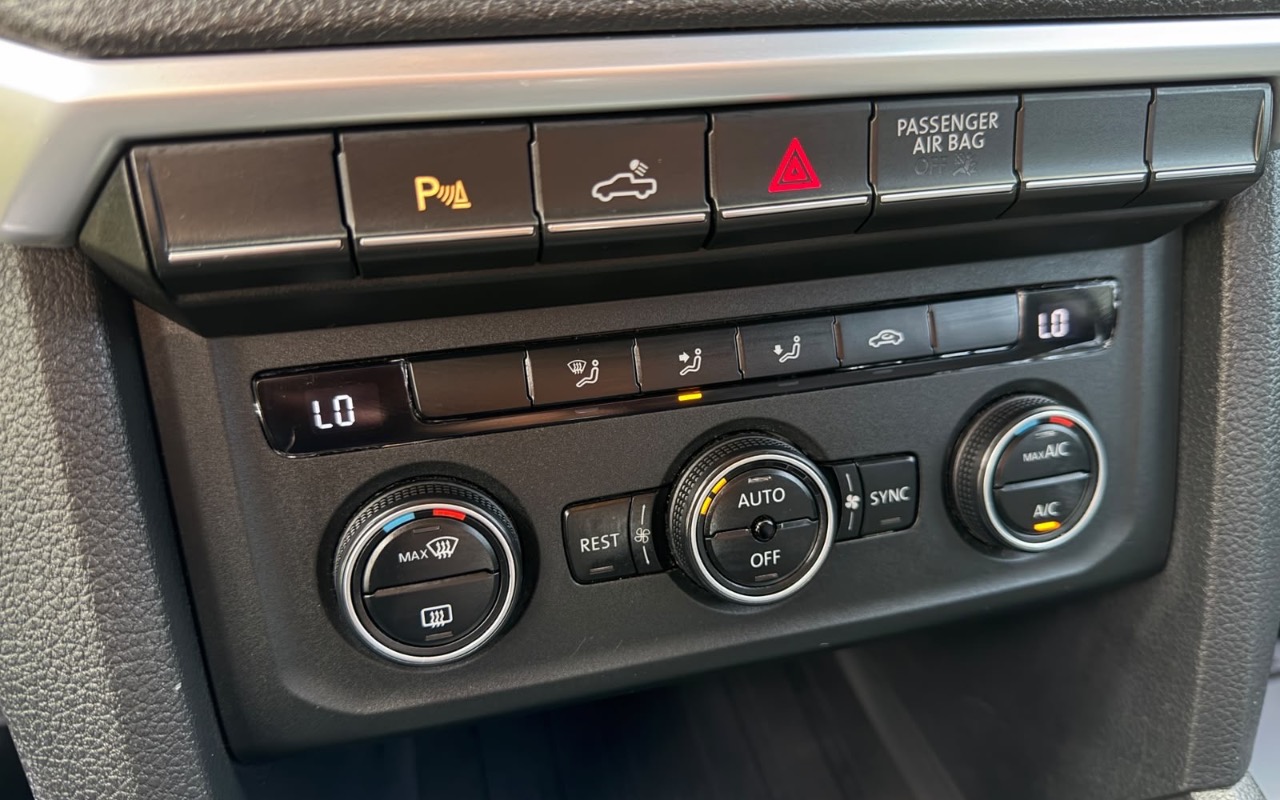 imagem-https://www.socarrao.com.br/sc-vehicle-images-prod/4450347/1793040149316-YmI2Mzc3NWMtNTM3MS00NWY0LWI0YTgtYTNiNDNiZjA5YjBlLmpwZWc.jpeg