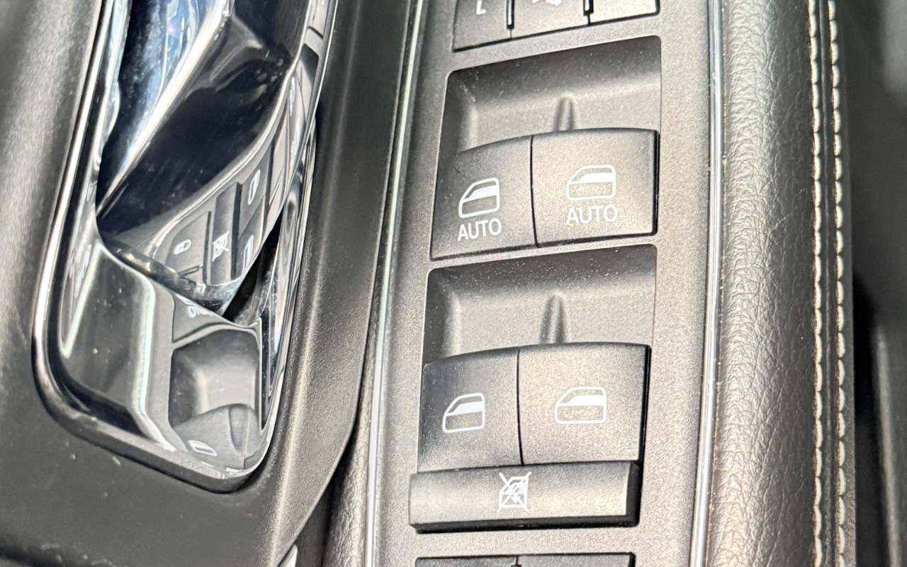 imagem-https://www.socarrao.com.br/sc-vehicle-images-prod/4450454/1793040512433-MjhjNmE2YzQtNDI5OS00Mzk5LTljODYtMTQ0YzI5ZGQ3NzJlLmpwZWc.jpeg