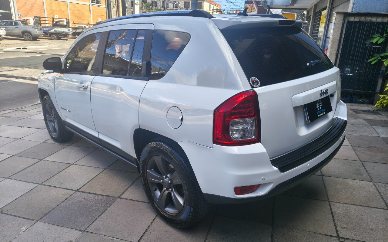 imagem-https://www.socarrao.com.br/sc-vehicle-images-prod/4450719/1793042056272-SU1HXzIwMjYxMDI2XzE1MDg0NjY2MF9IRFIuanBn.jpg