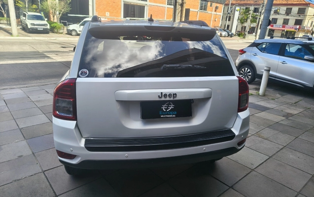 imagem-https://www.socarrao.com.br/sc-vehicle-images-prod/4450719/1793042056319-SU1HXzIwMjYxMDI2XzE1MDg1MDcxOV9IRFIuanBn.jpg