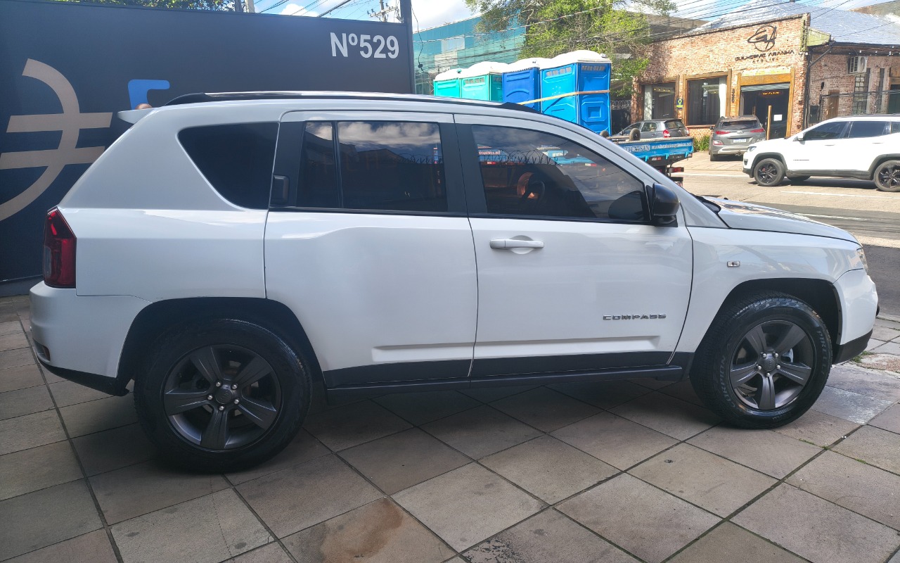 imagem-https://www.socarrao.com.br/sc-vehicle-images-prod/4450719/1793042056522-SU1HXzIwMjYxMDI2XzE1MDkwMjgzMl9IRFIuanBn.jpg