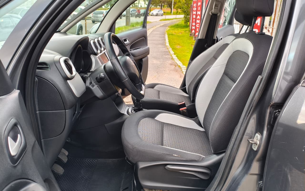 imagem-https://www.socarrao.com.br/sc-vehicle-images-prod/4451027/1793118928290-V2hhdHNBcHAgSW1hZ2UgMjAyNi0xMC0yNyBhdCAxMy4xNS4xNSAoMSkuanBlZw.jpeg
