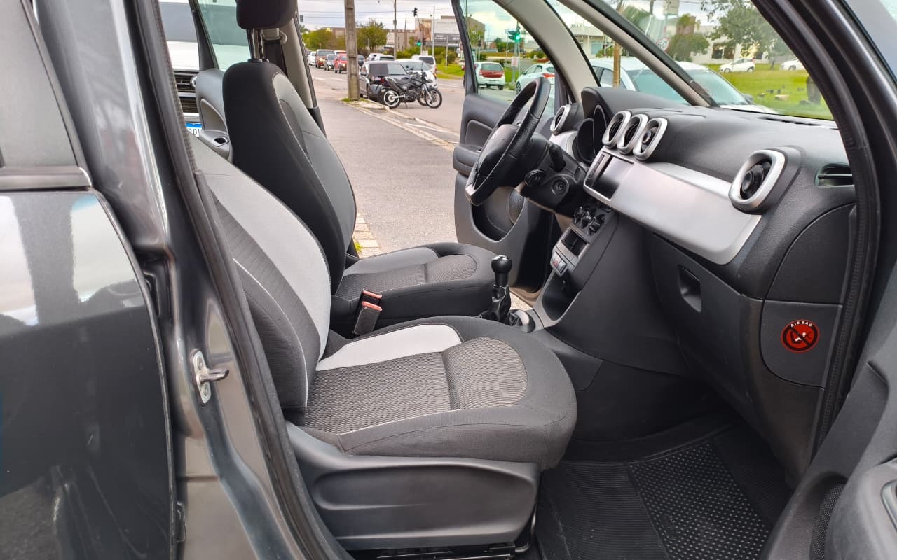 imagem-https://www.socarrao.com.br/sc-vehicle-images-prod/4451027/1793118928387-V2hhdHNBcHAgSW1hZ2UgMjAyNi0xMC0yNyBhdCAxMy4xNS4xNC5qcGVn.jpeg