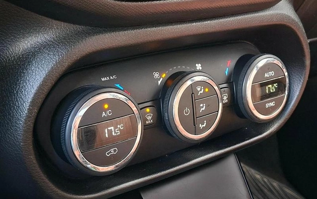 imagem-https://www.socarrao.com.br/sc-vehicle-images-prod/4451114/1793043846779-8607371_13_B_519f217f4d.jpeg