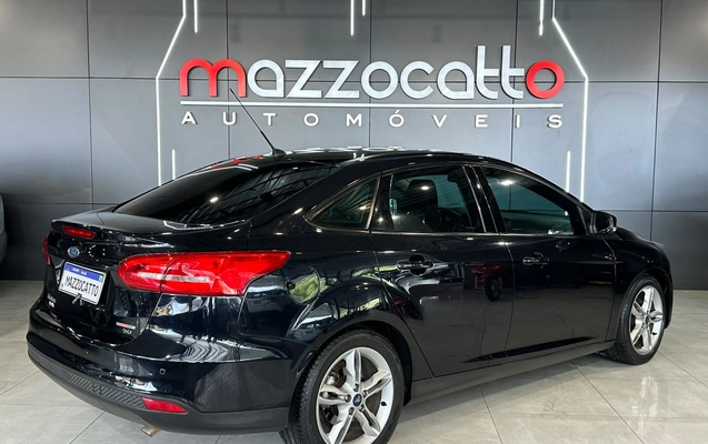 imagem-https://www.socarrao.com.br/sc-vehicle-images-prod/4451344/1793044853665-003_8d92ae8365b10efe179a50d0fd315606.jpg