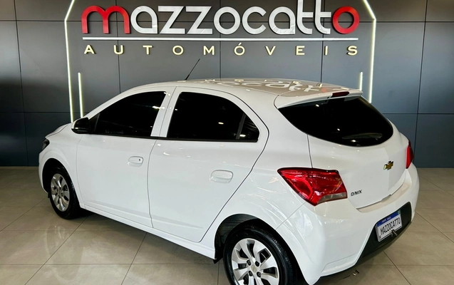 imagem-https://www.socarrao.com.br/sc-vehicle-images-prod/4451412/1793045474410-003_6bb98f82586e507db3ee8a7d86368db8.jpg