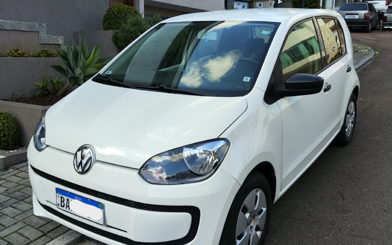 Volkswagen Up! 2017 Branco — foto 1 de 3